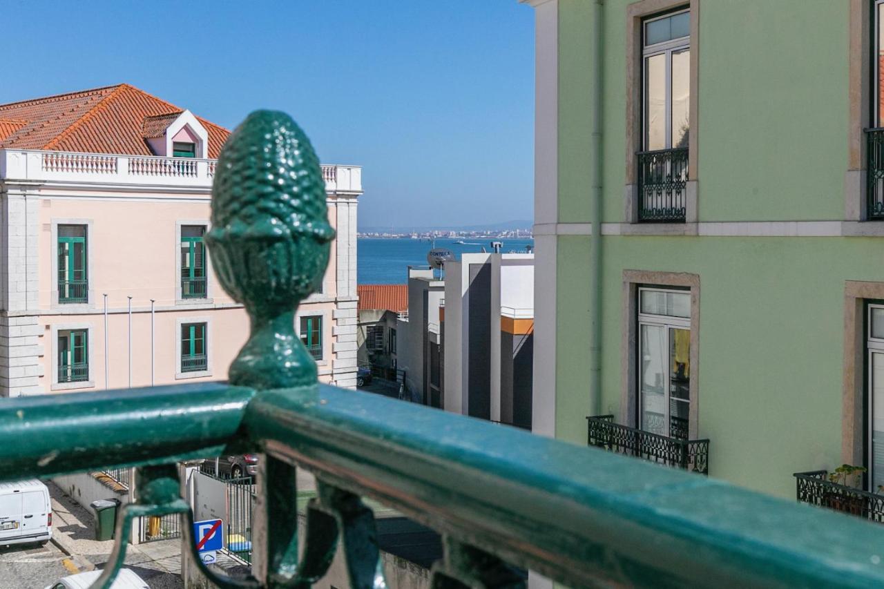 Moderno Apartamento Em Bairro Tipico Lisboeta Lisboa Eksteriør billede